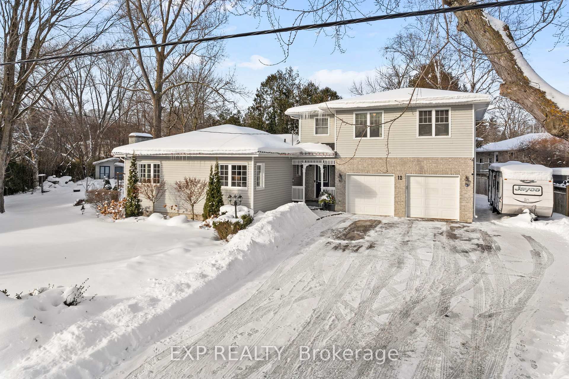 Front of 12 Golfview Crescent