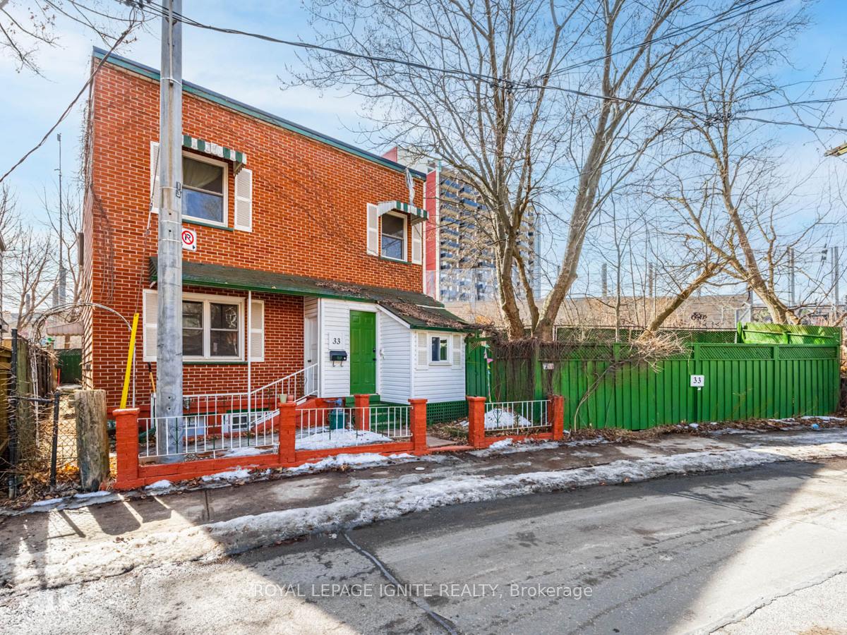 Photo 5 of 33 Delaney Crescent S, Toronto, Little Portugal — HOMEH