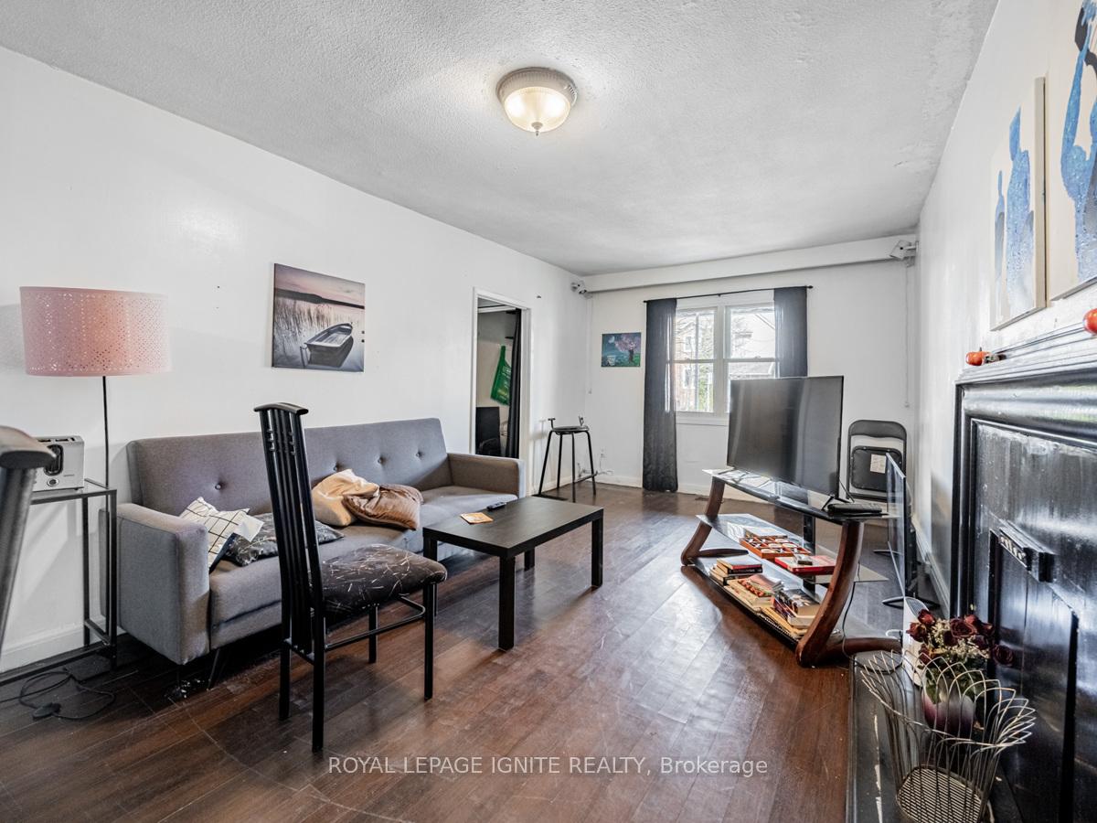 Photo 10 of 33 Delaney Crescent S, Toronto, Little Portugal — HOMEH