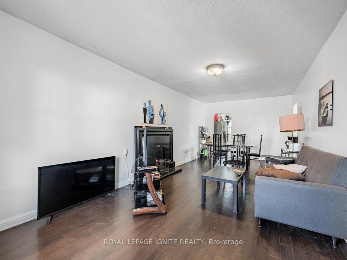 Photo 11 of 33 Delaney Crescent S, Toronto, Little Portugal — HOMEH