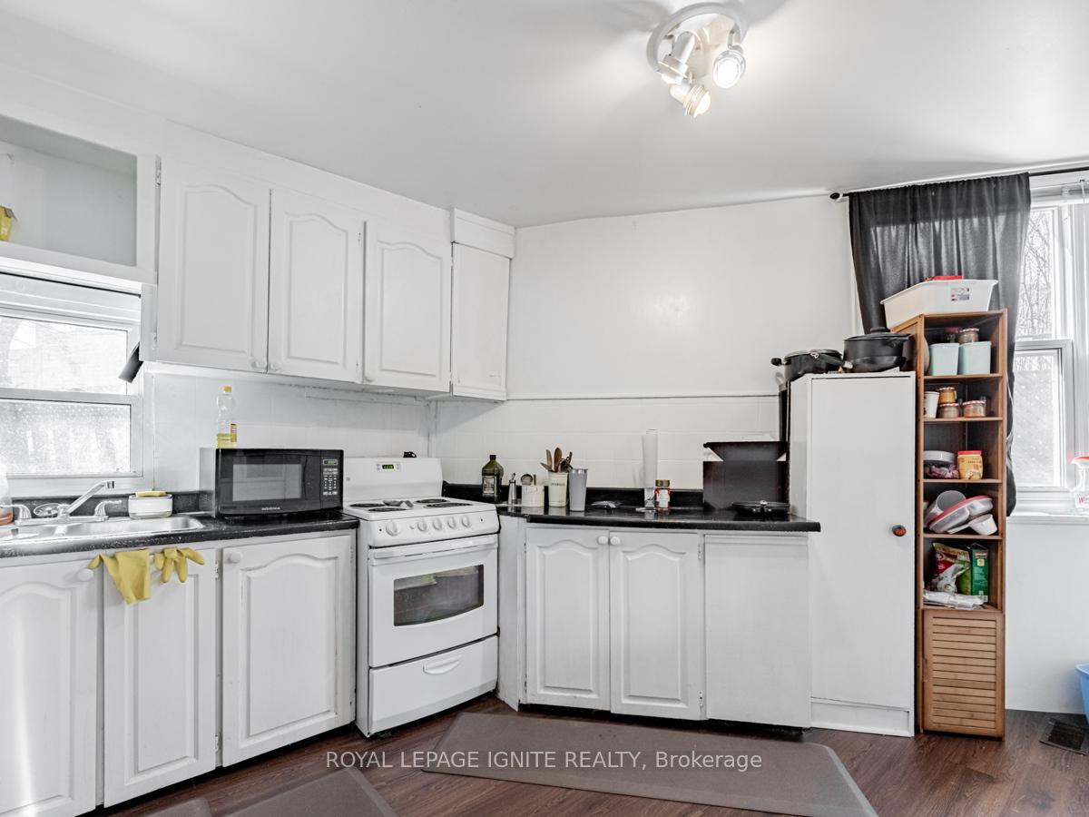 Photo 15 of 33 Delaney Crescent S, Toronto, Little Portugal — HOMEH