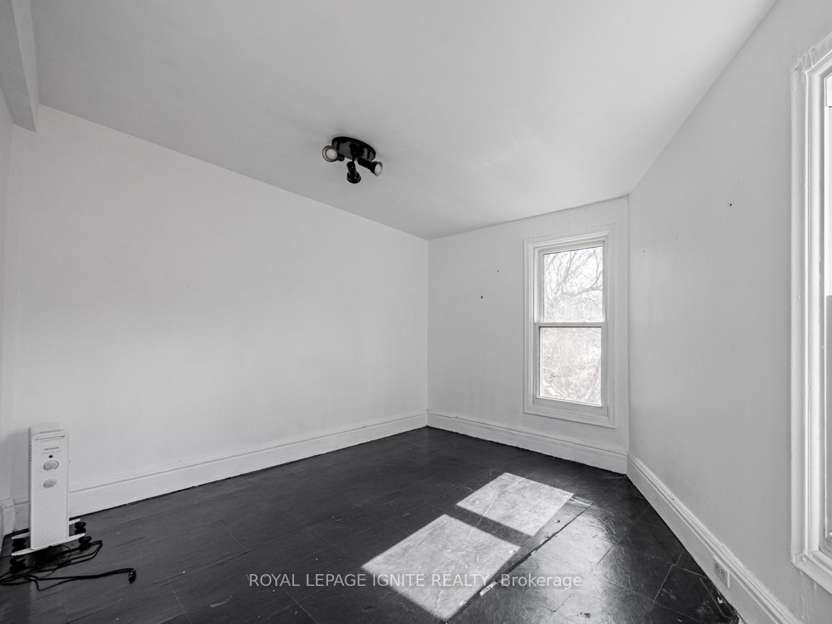 Photo 18 of 33 Delaney Crescent S, Toronto, Little Portugal — HOMEH