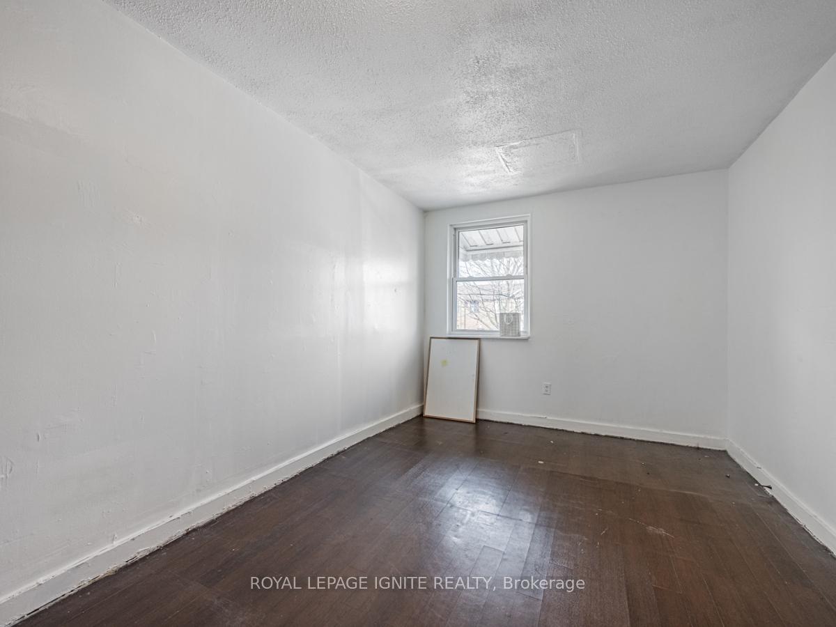Photo 16 of 33 Delaney Crescent S, Toronto, Little Portugal — HOMEH