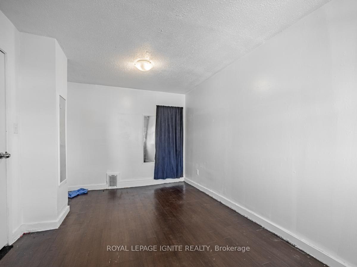 Photo 31 of 33 Delaney Crescent S, Toronto, Little Portugal — HOMEH