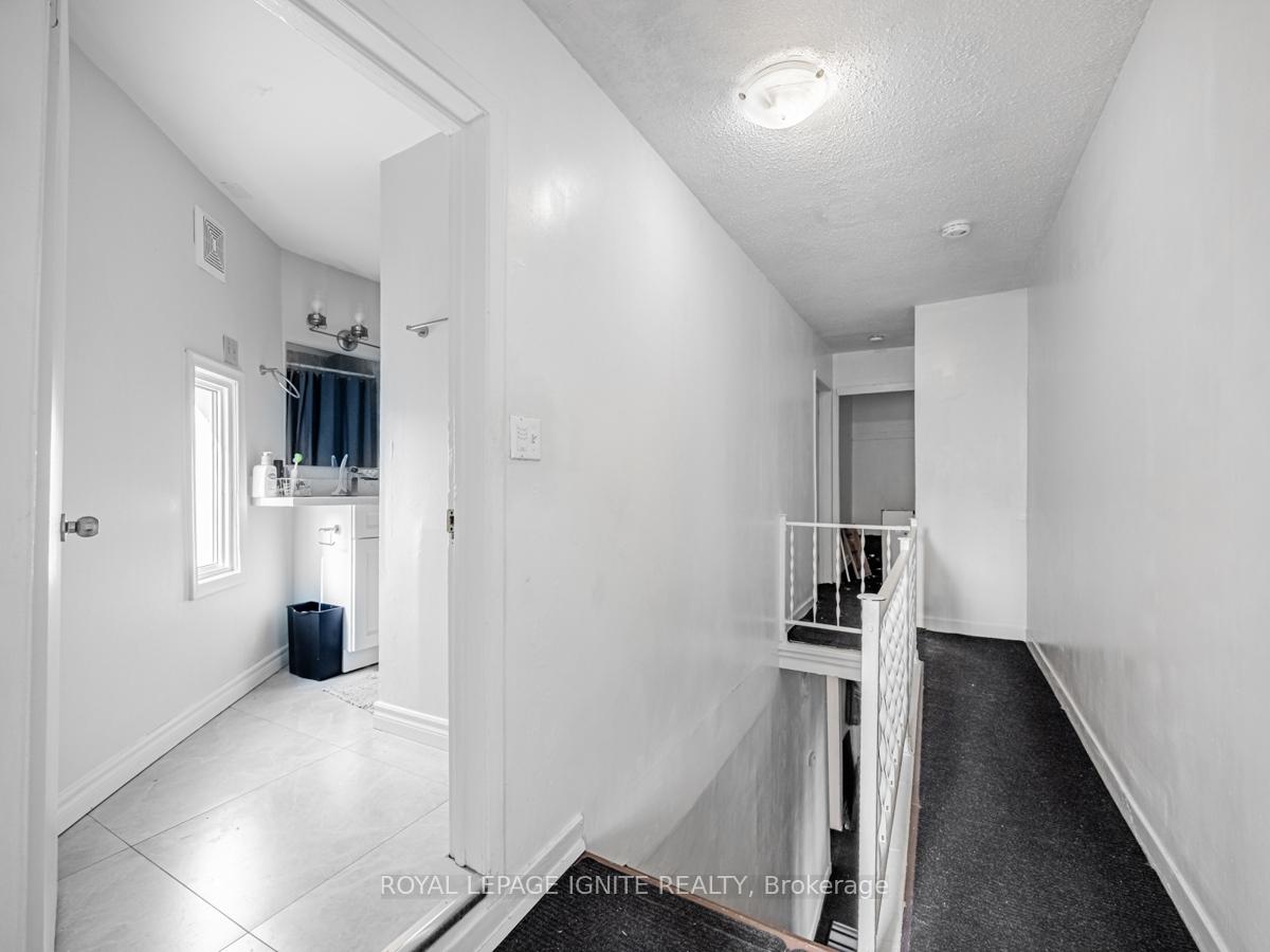 Photo 19 of 33 Delaney Crescent S, Toronto, Little Portugal — HOMEH
