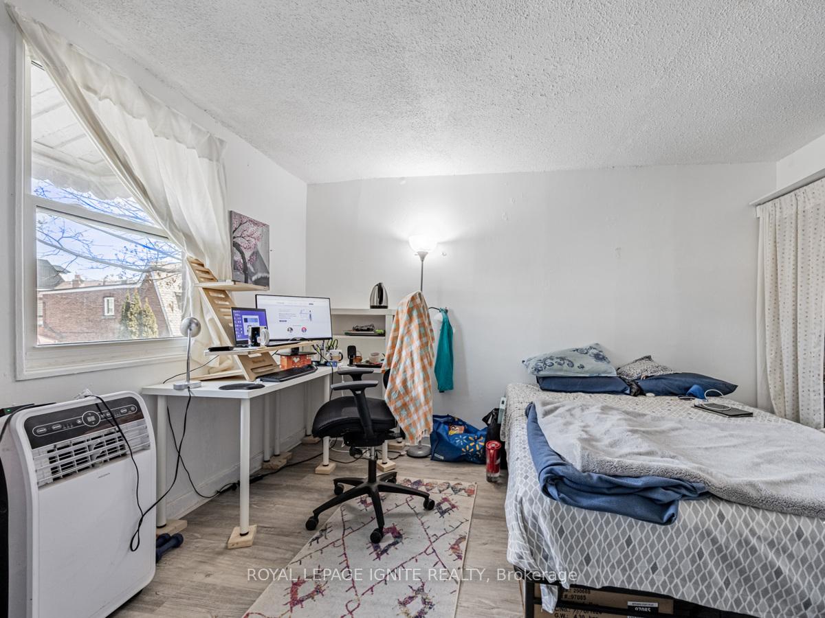 Photo 21 of 33 Delaney Crescent S, Toronto, Little Portugal — HOMEH