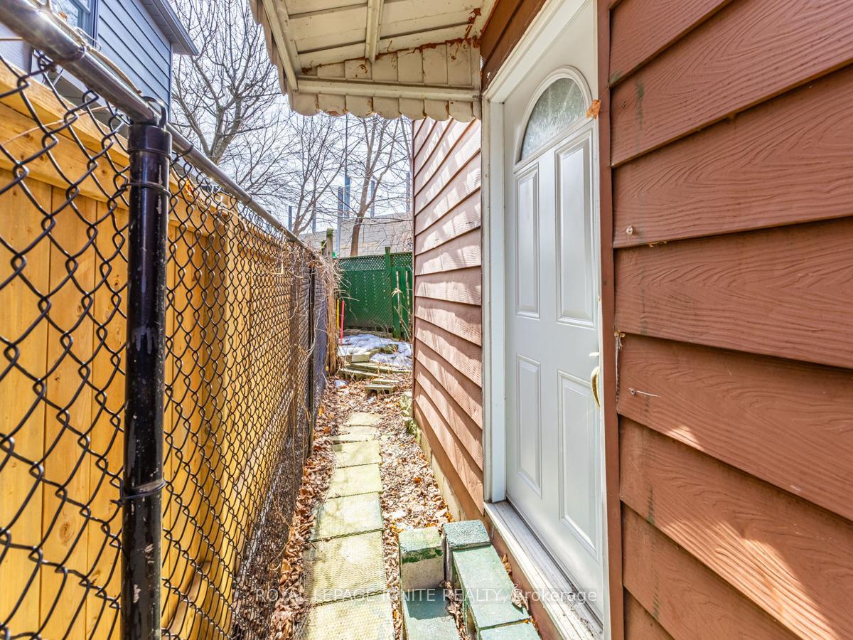 Photo 26 of 33 Delaney Crescent S, Toronto, Little Portugal — HOMEH