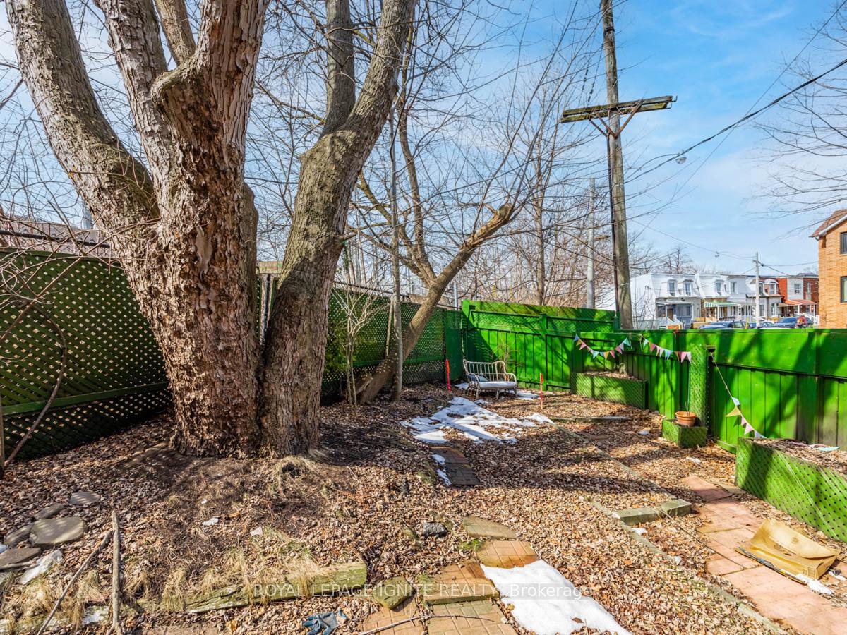 Photo 28 of 33 Delaney Crescent S, Toronto, Little Portugal — HOMEH