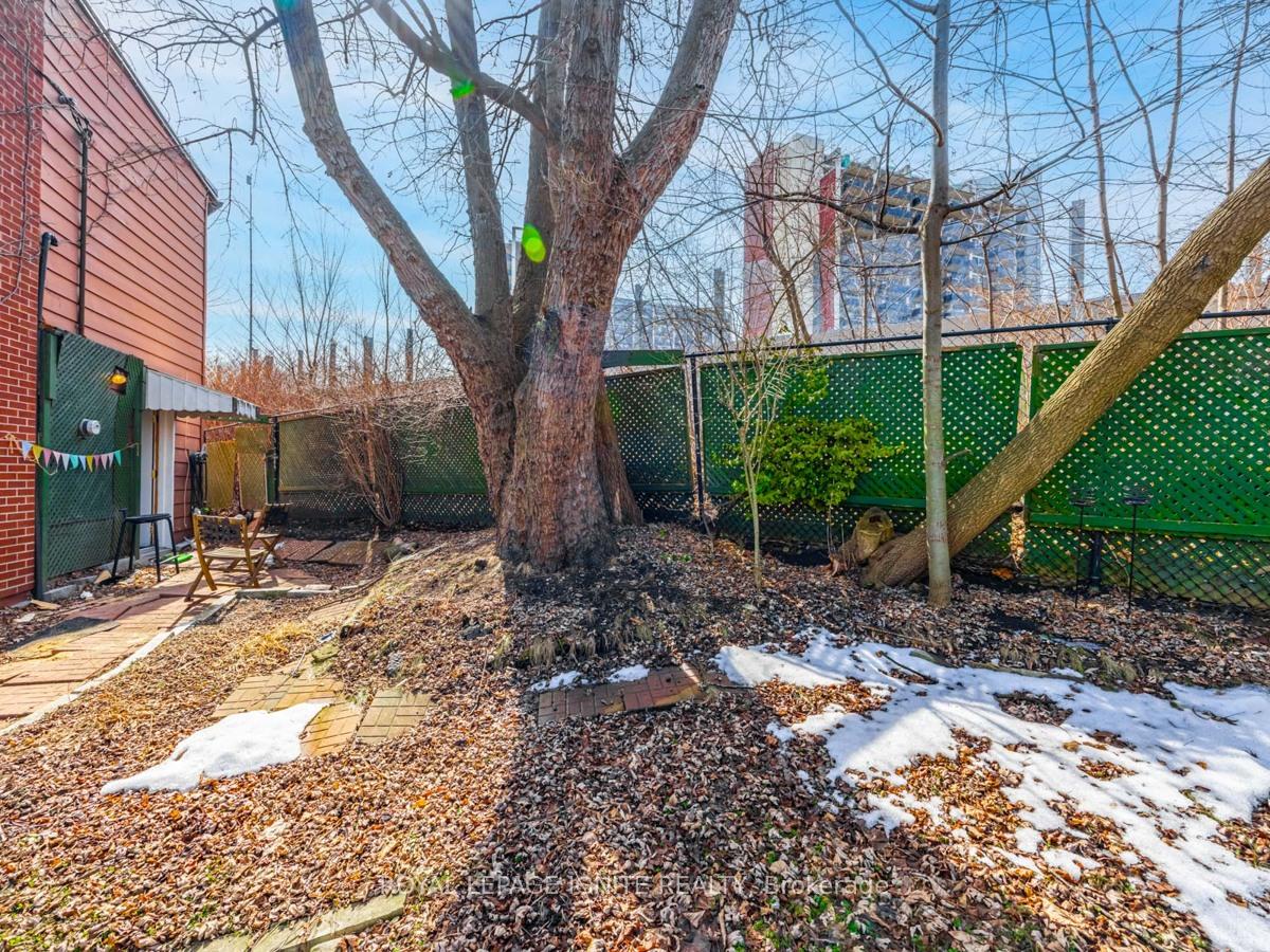Photo 29 of 33 Delaney Crescent S, Toronto, Little Portugal — HOMEH