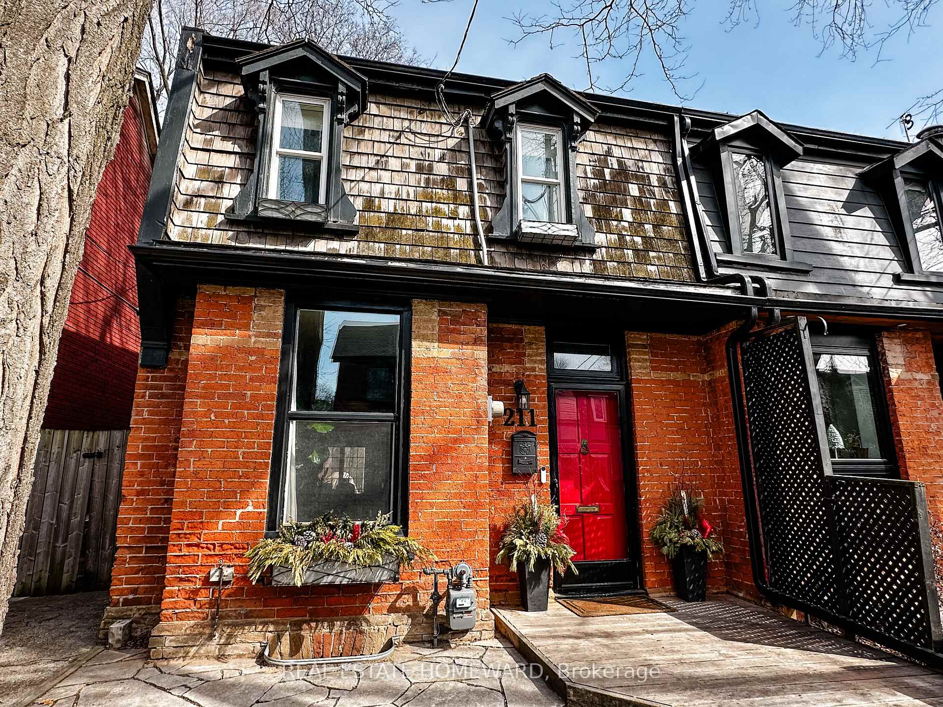 Front of 211 Hamilton Street