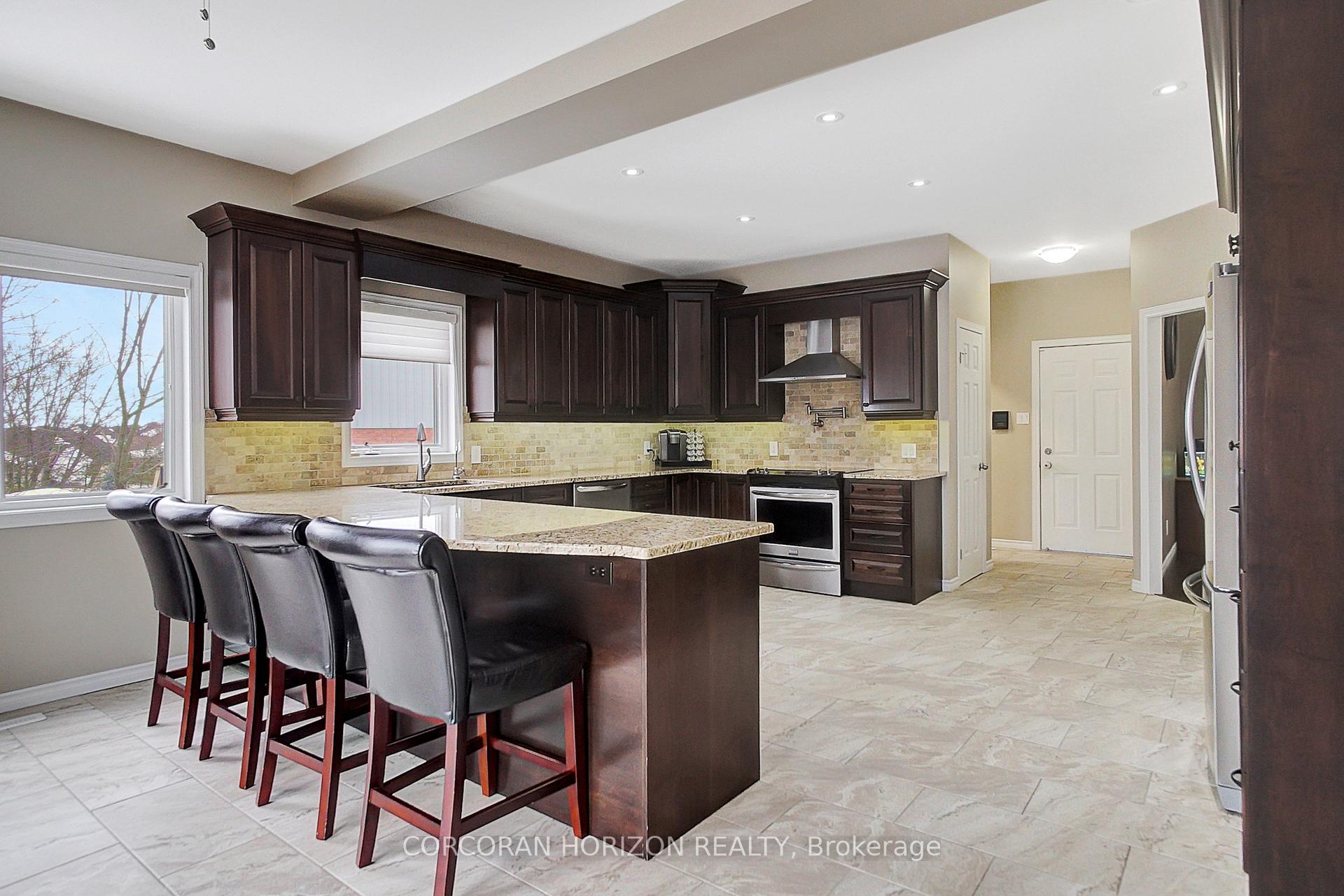 Photo 3 of 55 Woodcrest Court, Kitchener, Doon South — HOMEH