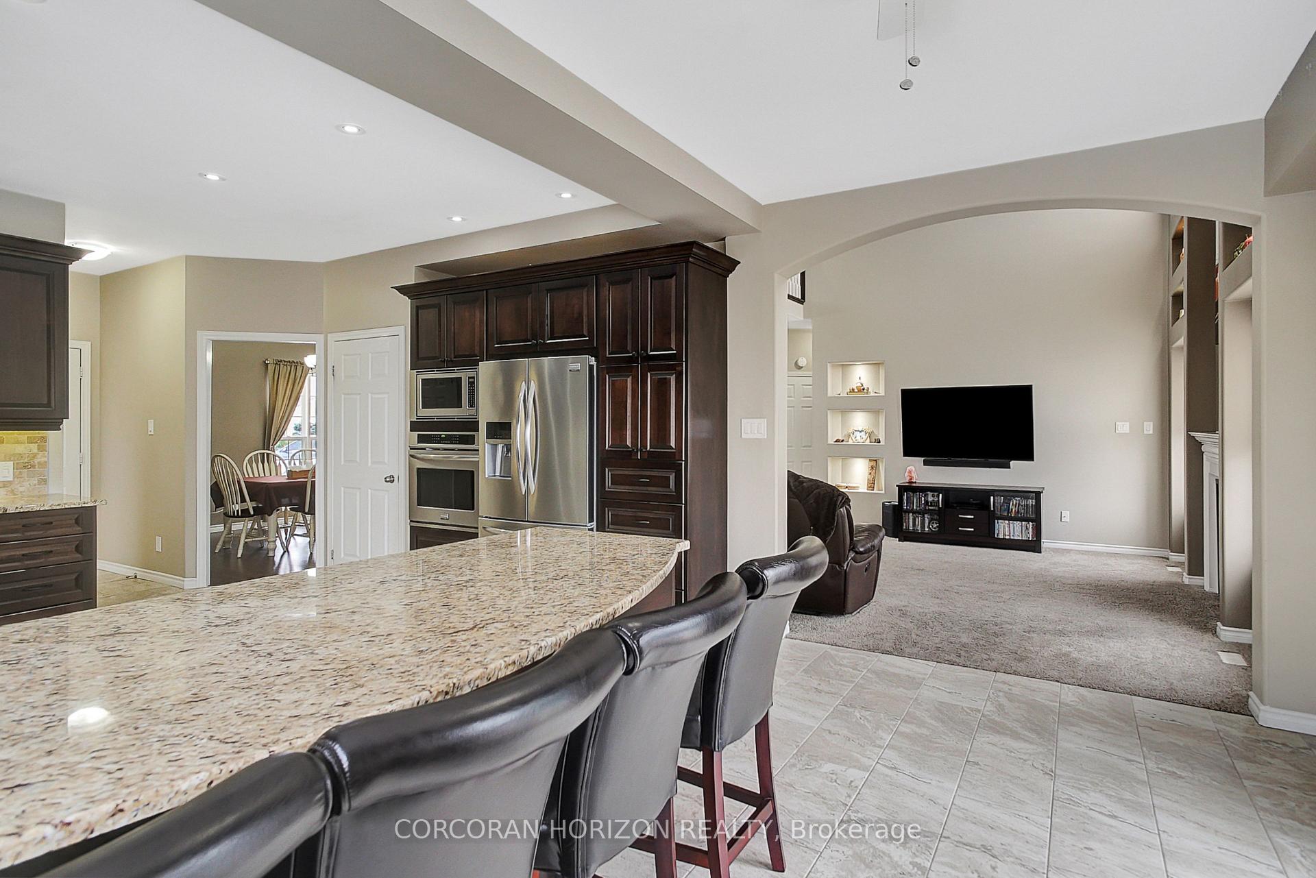 Photo 4 of 55 Woodcrest Court, Kitchener, Doon South — HOMEH