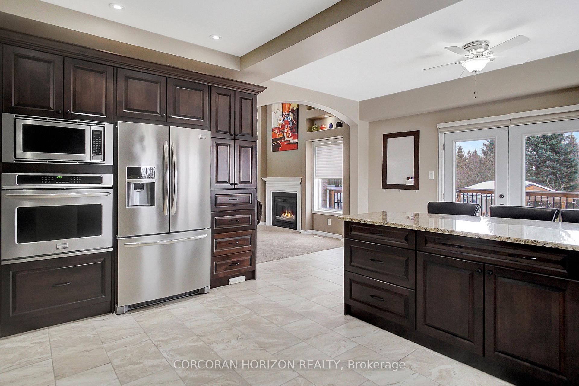 Photo 5 of 55 Woodcrest Court, Kitchener, Doon South — HOMEH