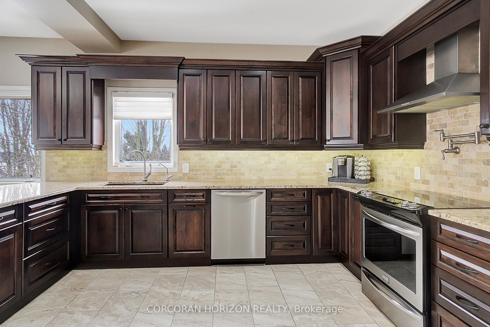 Photo 7 of 55 Woodcrest Court, Kitchener, Doon South — HOMEH