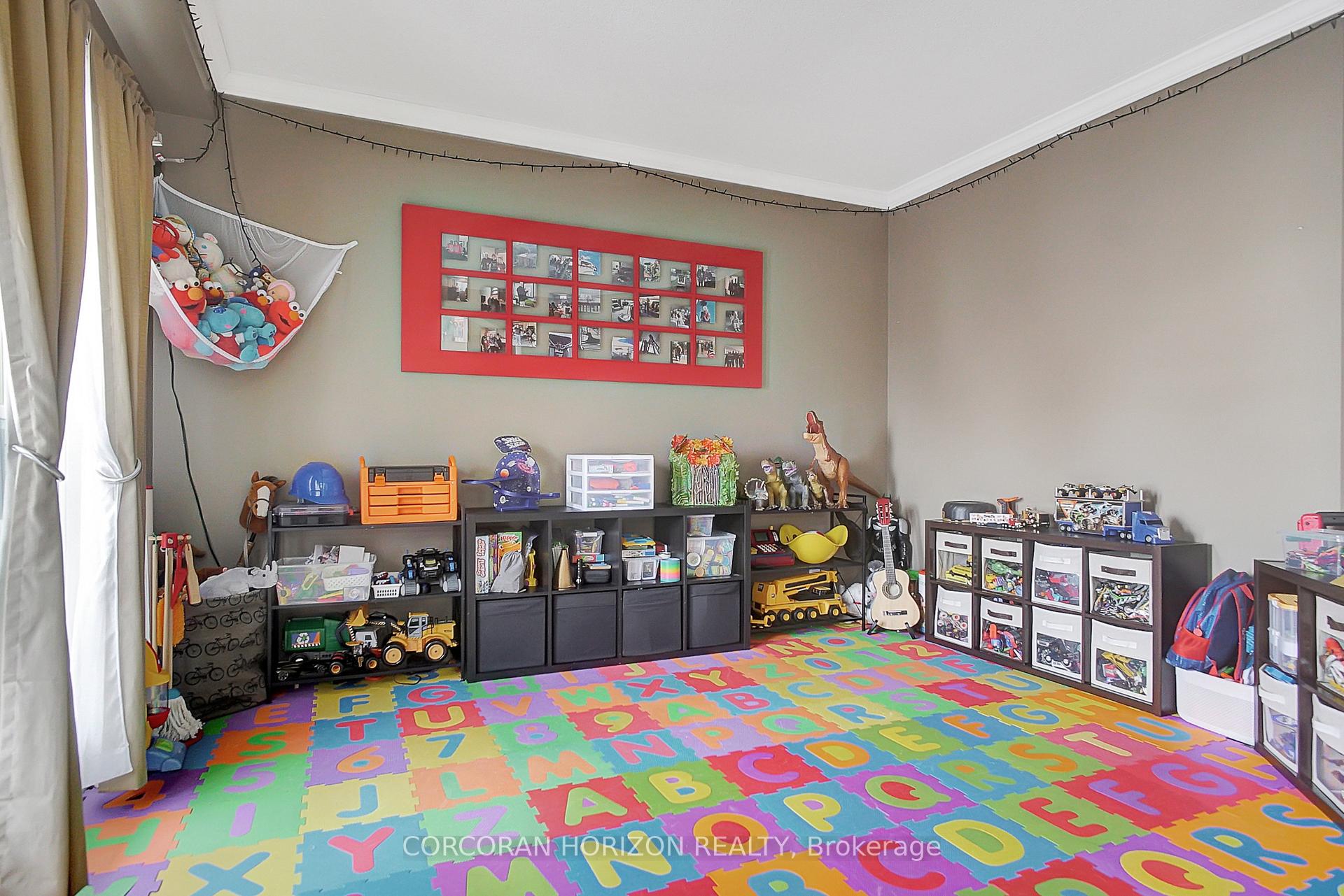 Photo 15 of 55 Woodcrest Court, Kitchener, Doon South — HOMEH