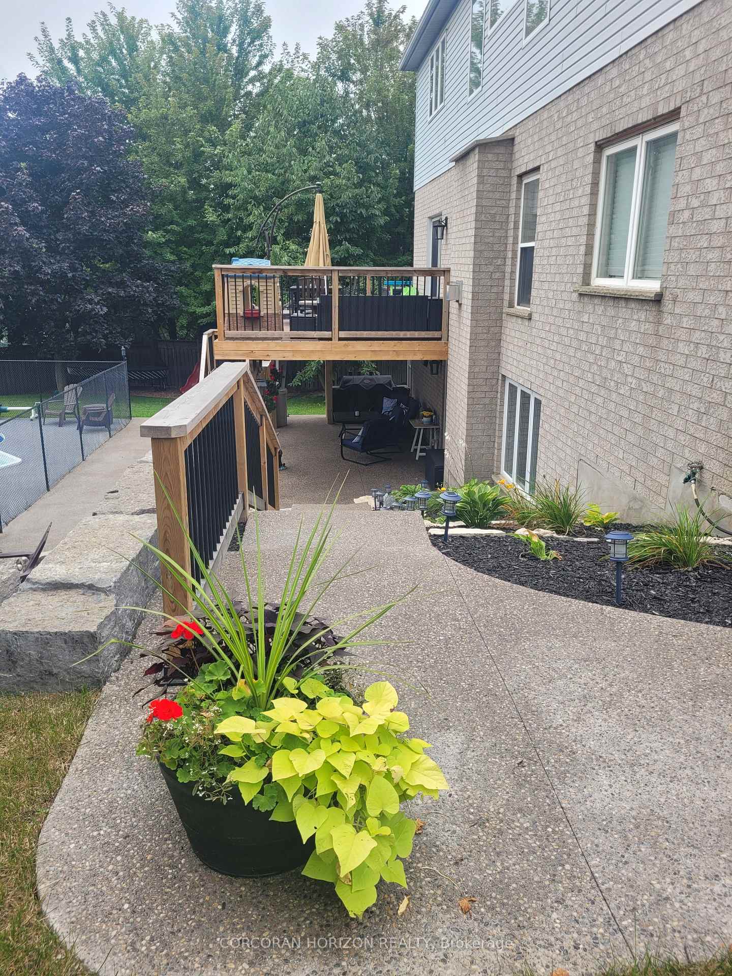 Photo 44 of 55 Woodcrest Court, Kitchener, Doon South — HOMEH