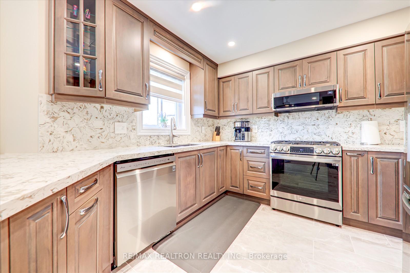 Photo 15 of 2240 Webster Boulevard, Innisfil, Alcona — HOMEH