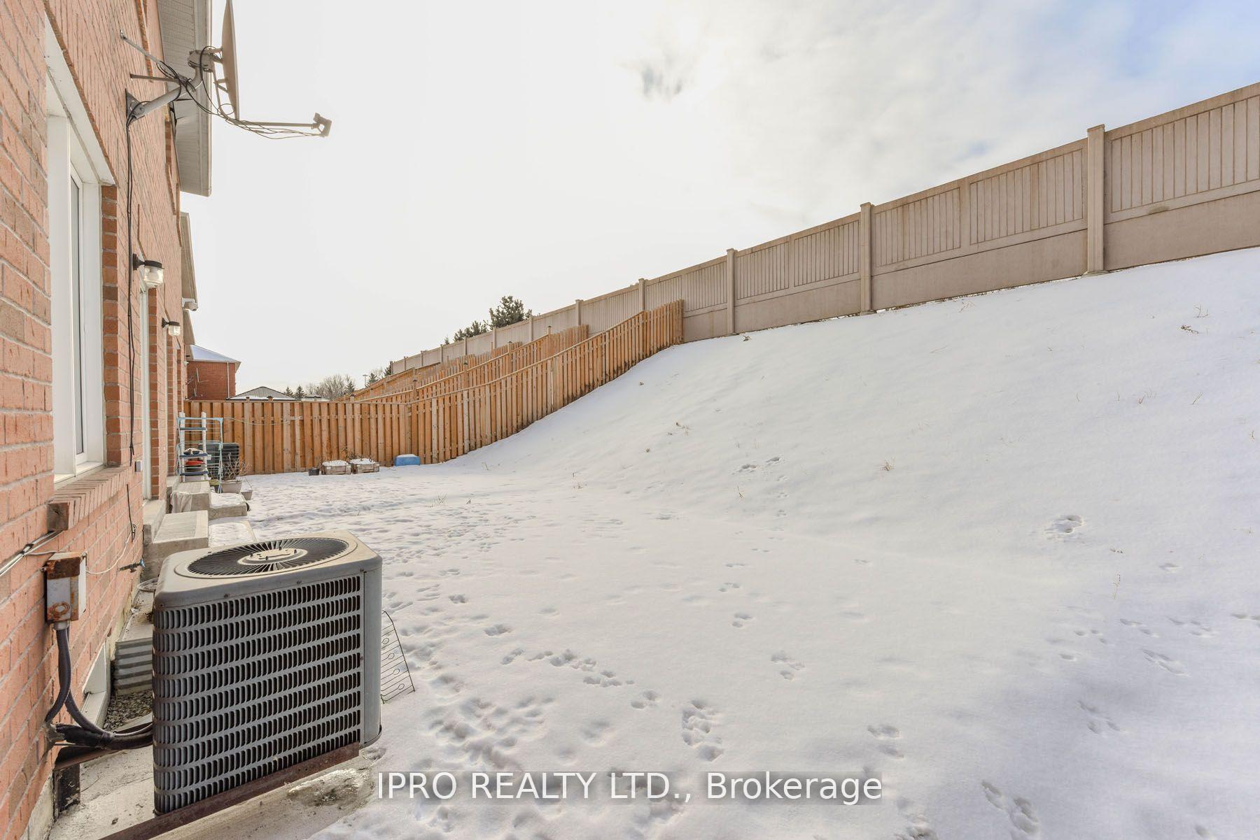 Photo 7 of 209 Checkerberry Crescent, Brampton, Sandringham-Wellington — HOMEH