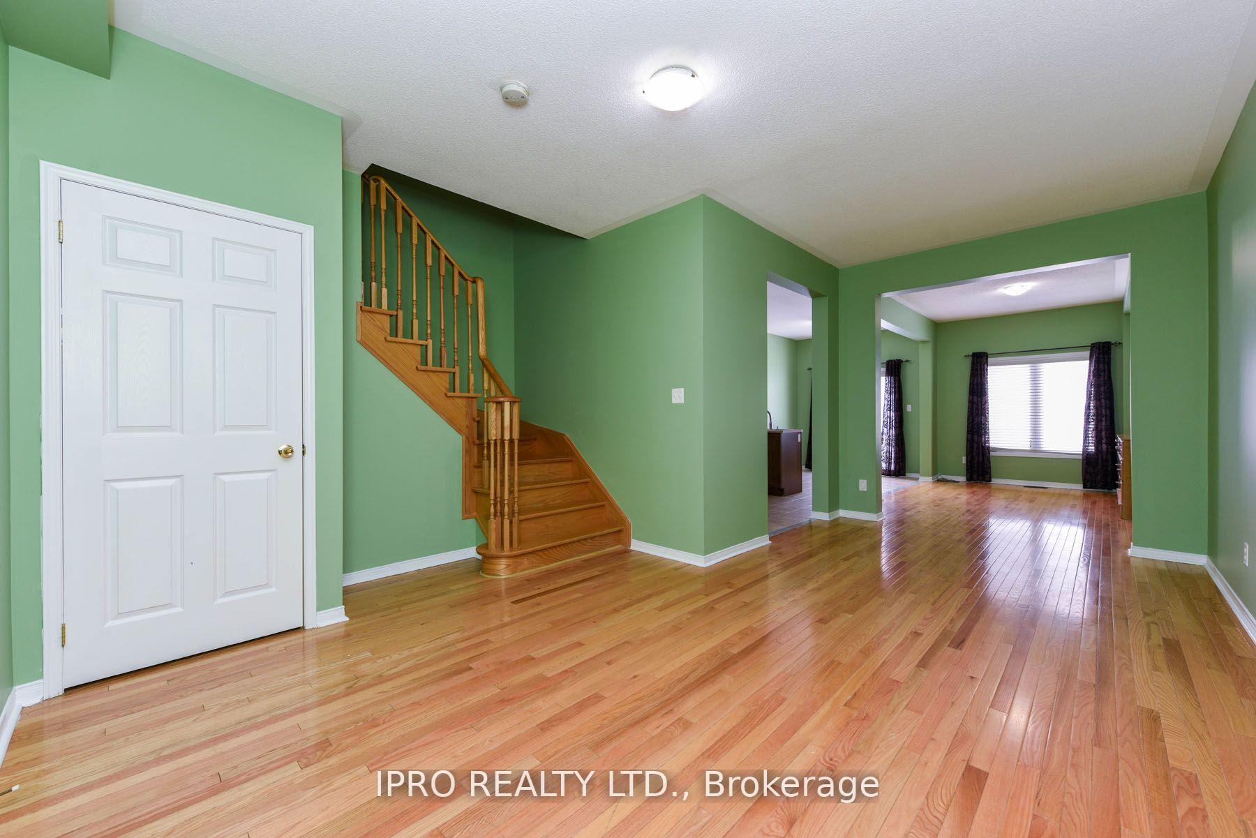Photo 8 of 209 Checkerberry Crescent, Brampton, Sandringham-Wellington — HOMEH