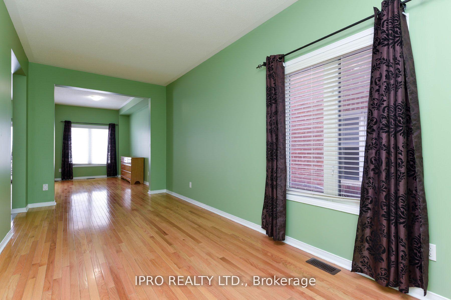 Photo 11 of 209 Checkerberry Crescent, Brampton, Sandringham-Wellington — HOMEH