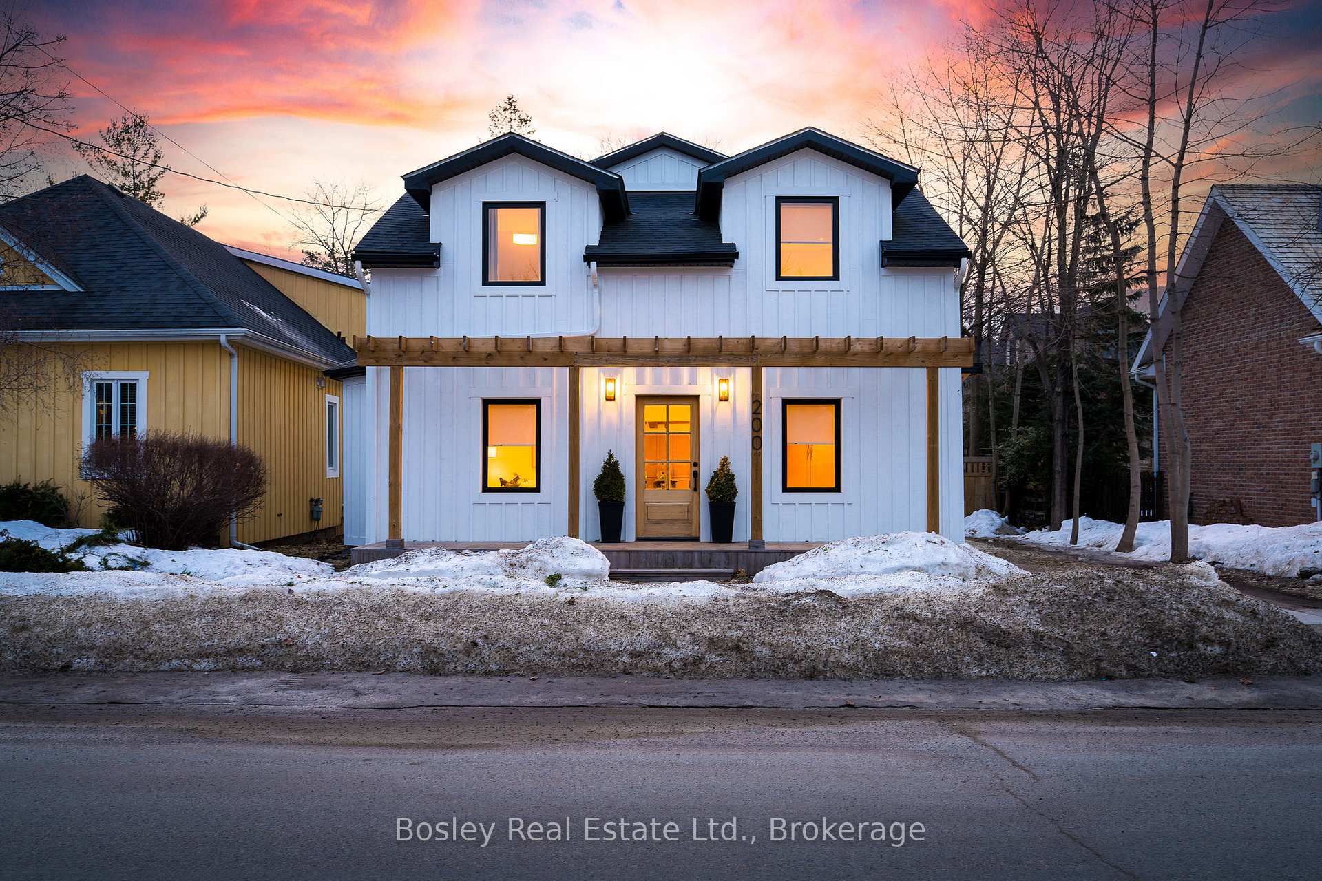 Front of 200 Birch Street W