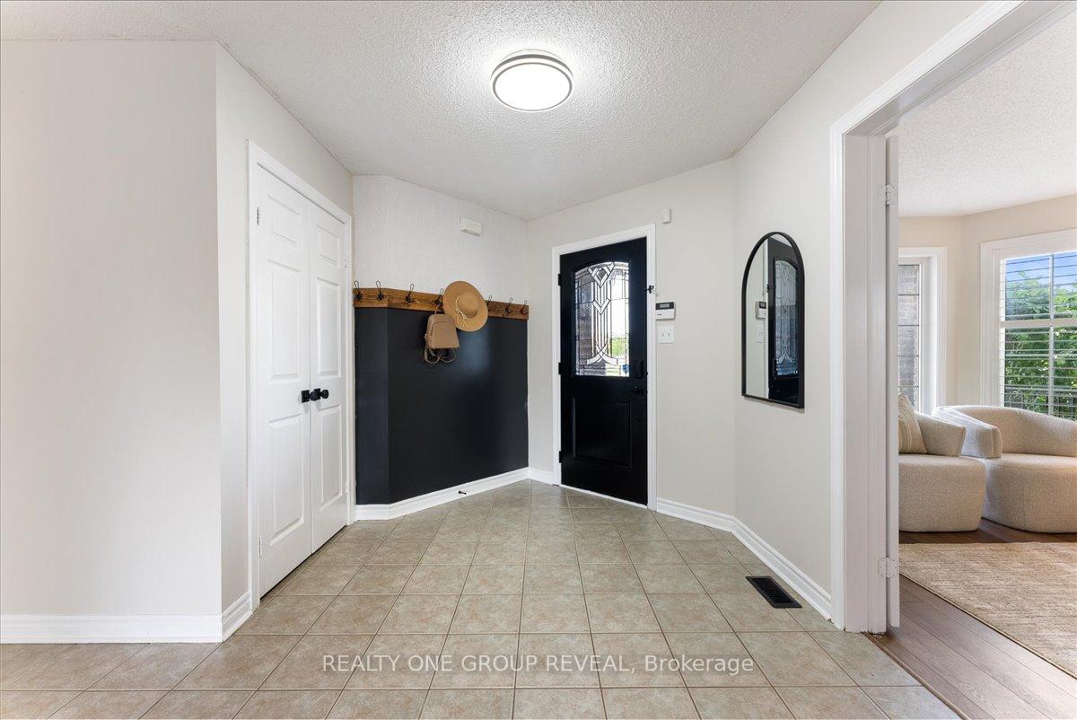 Photo 4 of 125 Dean Avenue, Barrie, Painswick South — HOMEH