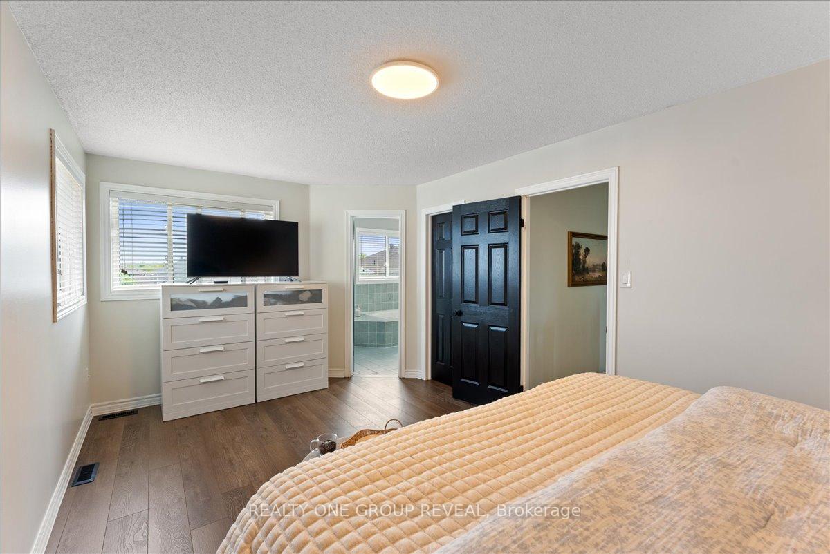 Photo 25 of 125 Dean Avenue, Barrie, Painswick South — HOMEH