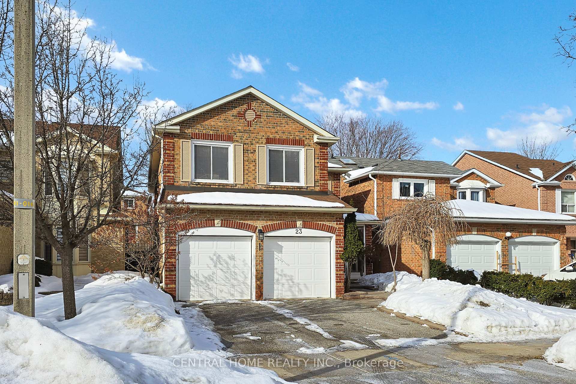 Front of 23 Heatherton Way W