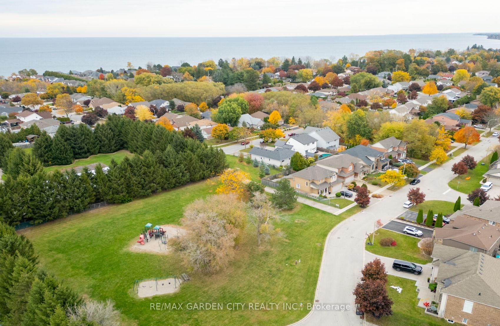 Photo 3 of 24 Jeanette Avenue, Grimsby, Grimsby Beach — HOMEH