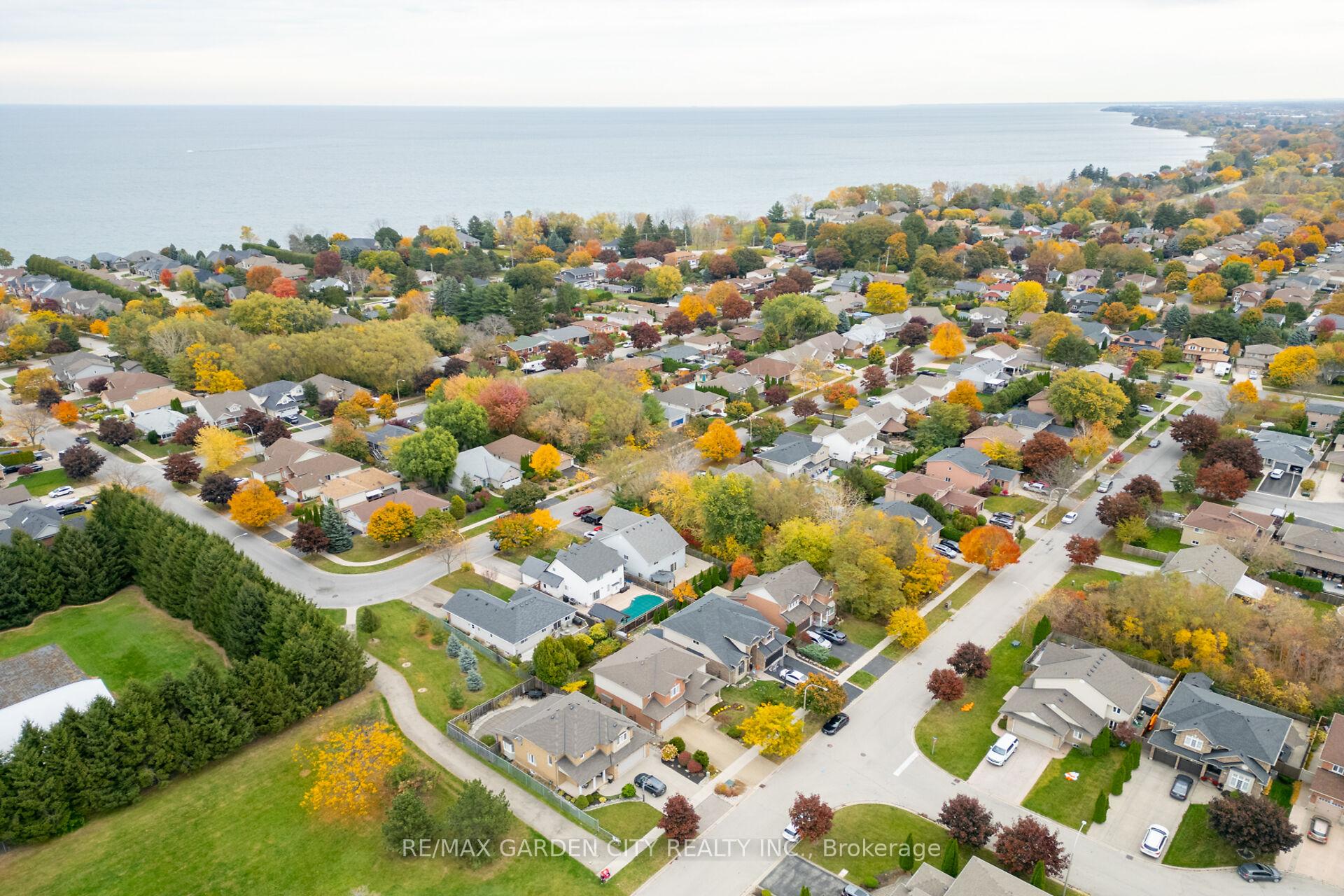 Photo 4 of 24 Jeanette Avenue, Grimsby, Grimsby Beach — HOMEH