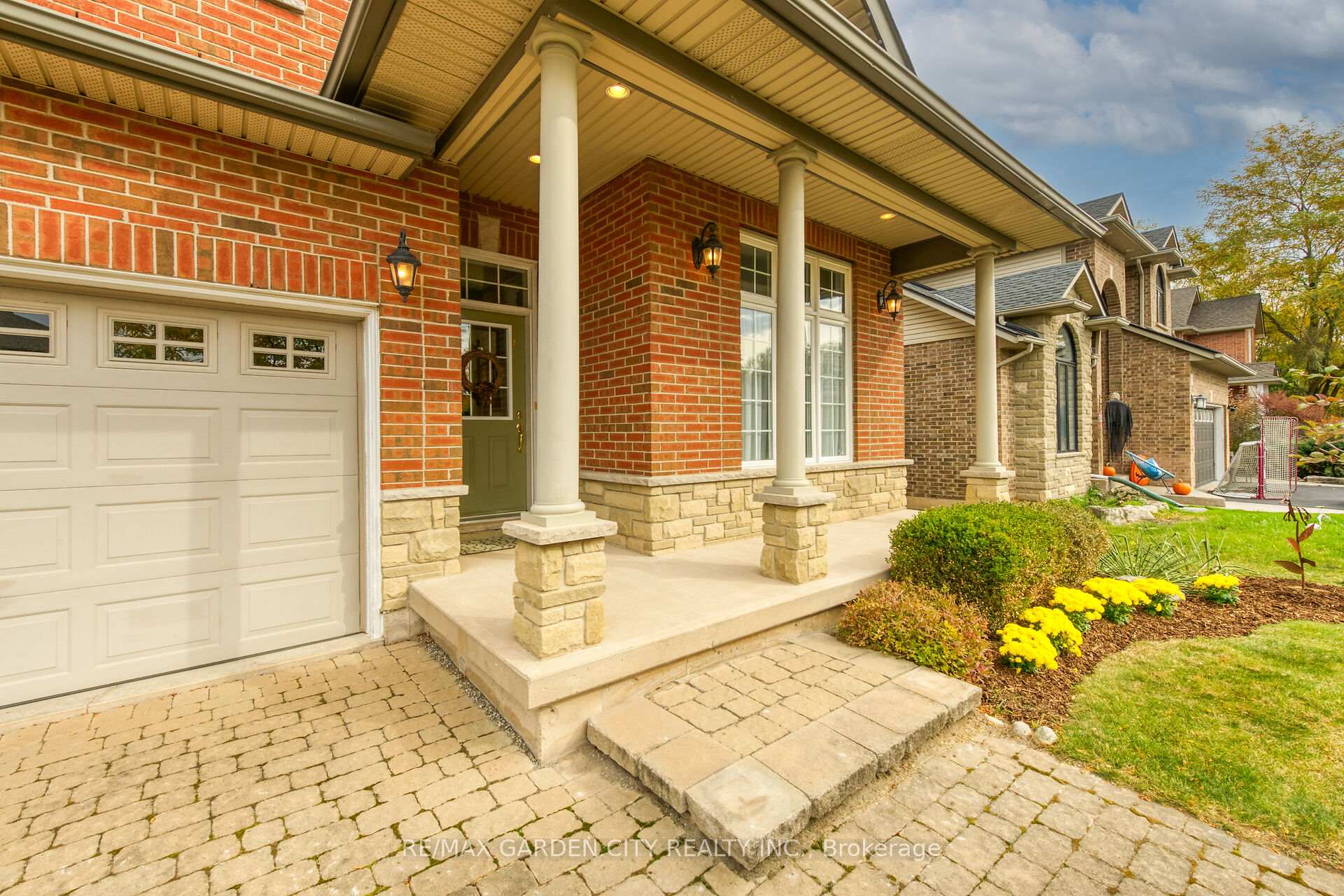 Photo 5 of 24 Jeanette Avenue, Grimsby, Grimsby Beach — HOMEH