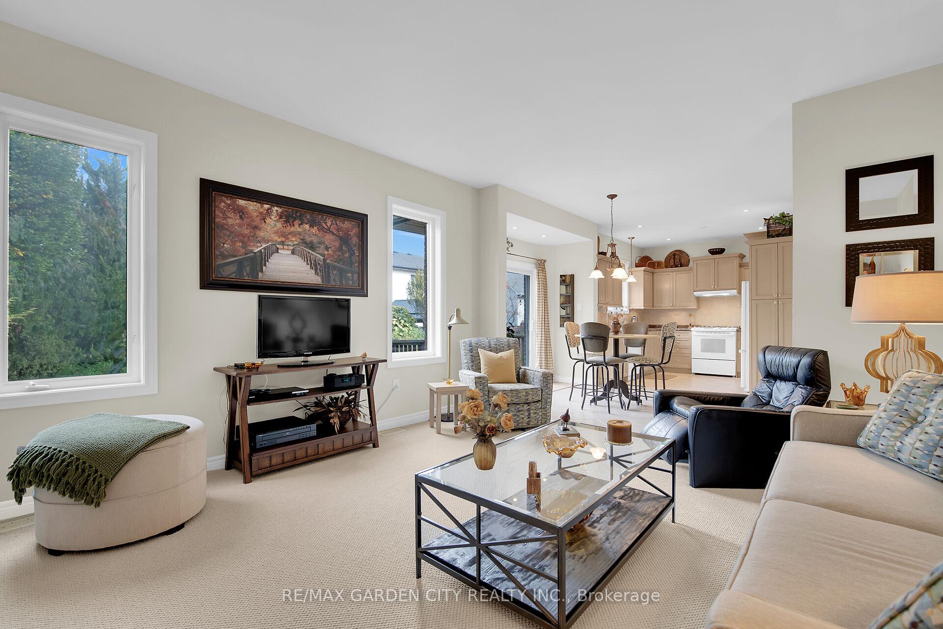 Photo 9 of 24 Jeanette Avenue, Grimsby, Grimsby Beach — HOMEH