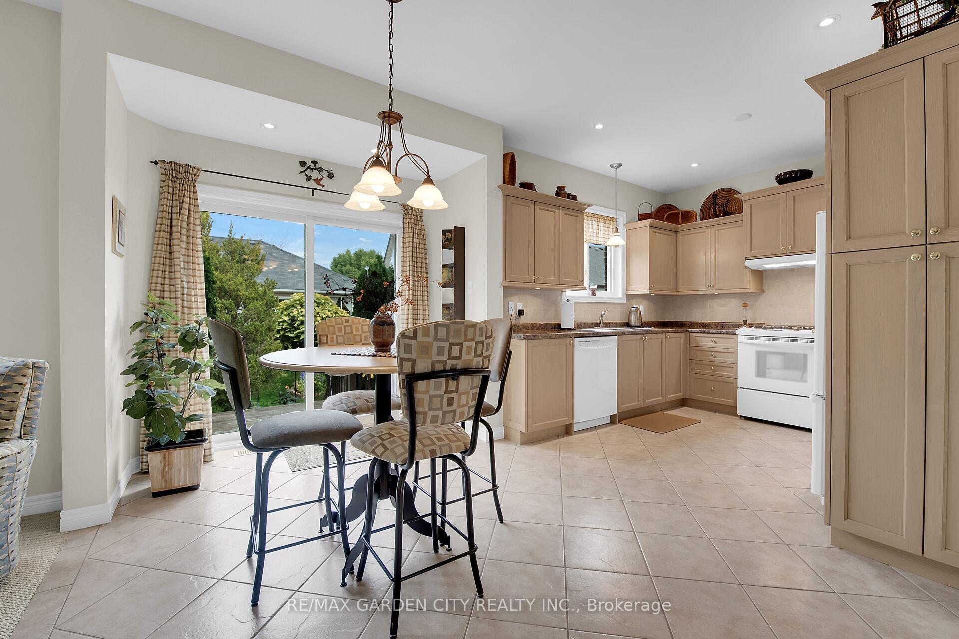 Photo 10 of 24 Jeanette Avenue, Grimsby, Grimsby Beach — HOMEH