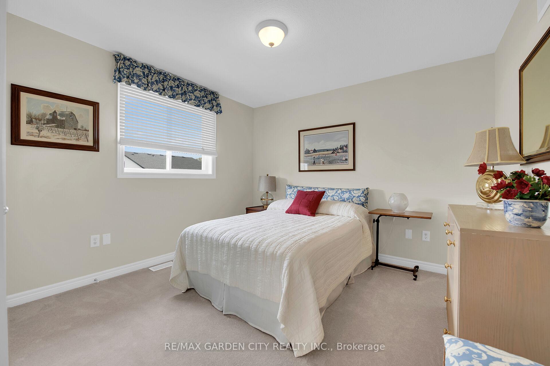 Photo 19 of 24 Jeanette Avenue, Grimsby, Grimsby Beach — HOMEH