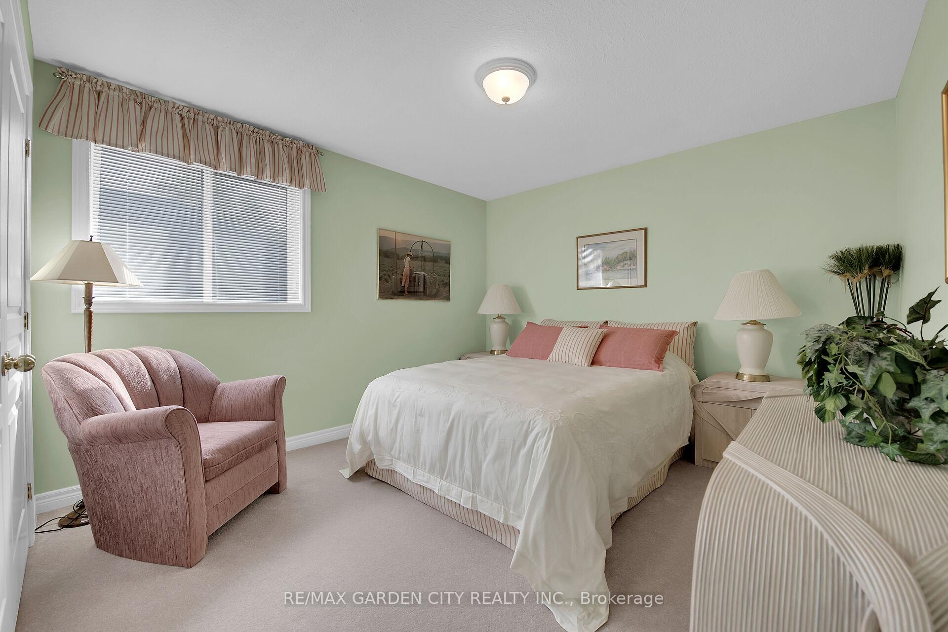 Photo 21 of 24 Jeanette Avenue, Grimsby, Grimsby Beach — HOMEH