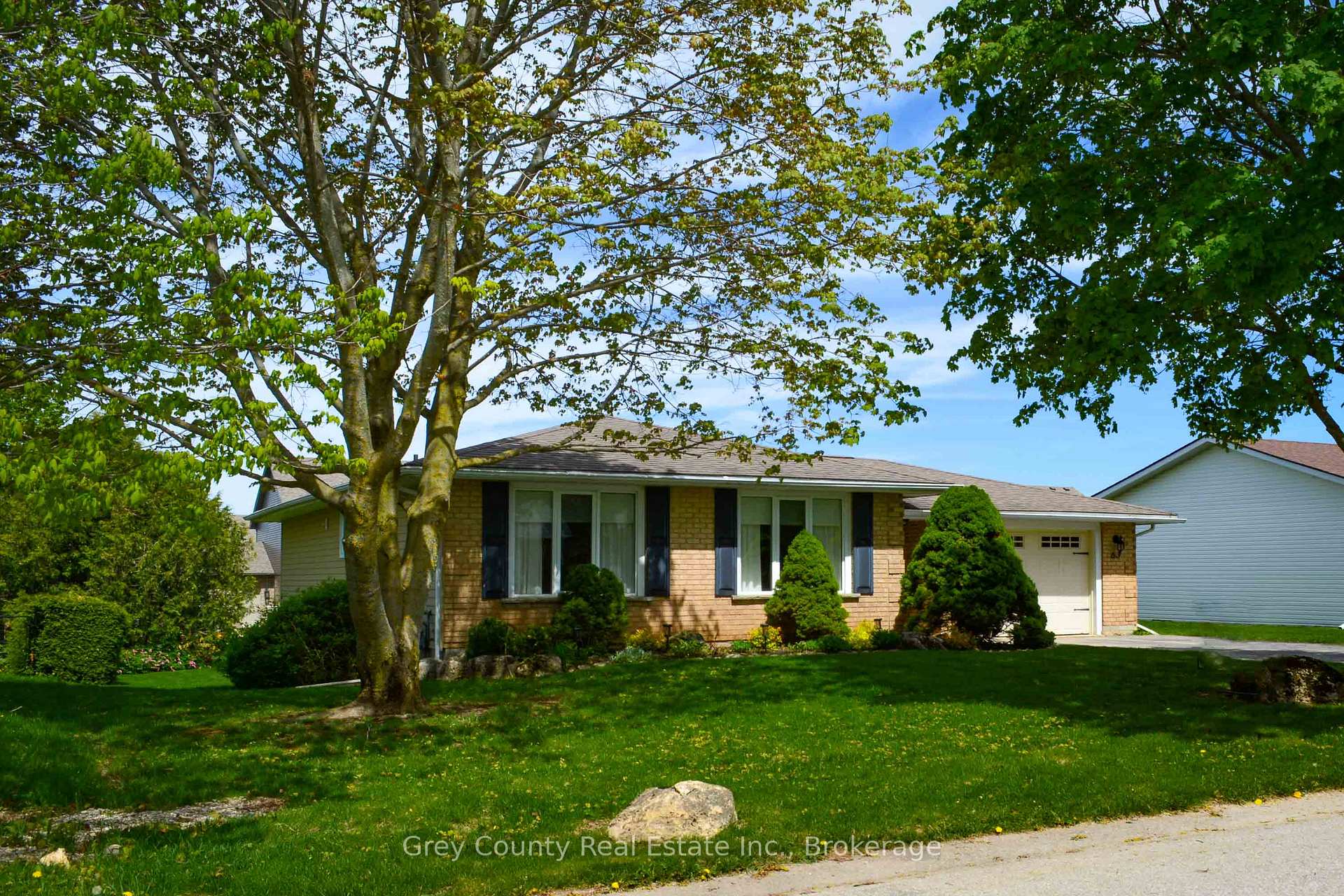 Photo 2 of 63 Grayview Drive, Grey Highlands — HOMEH
