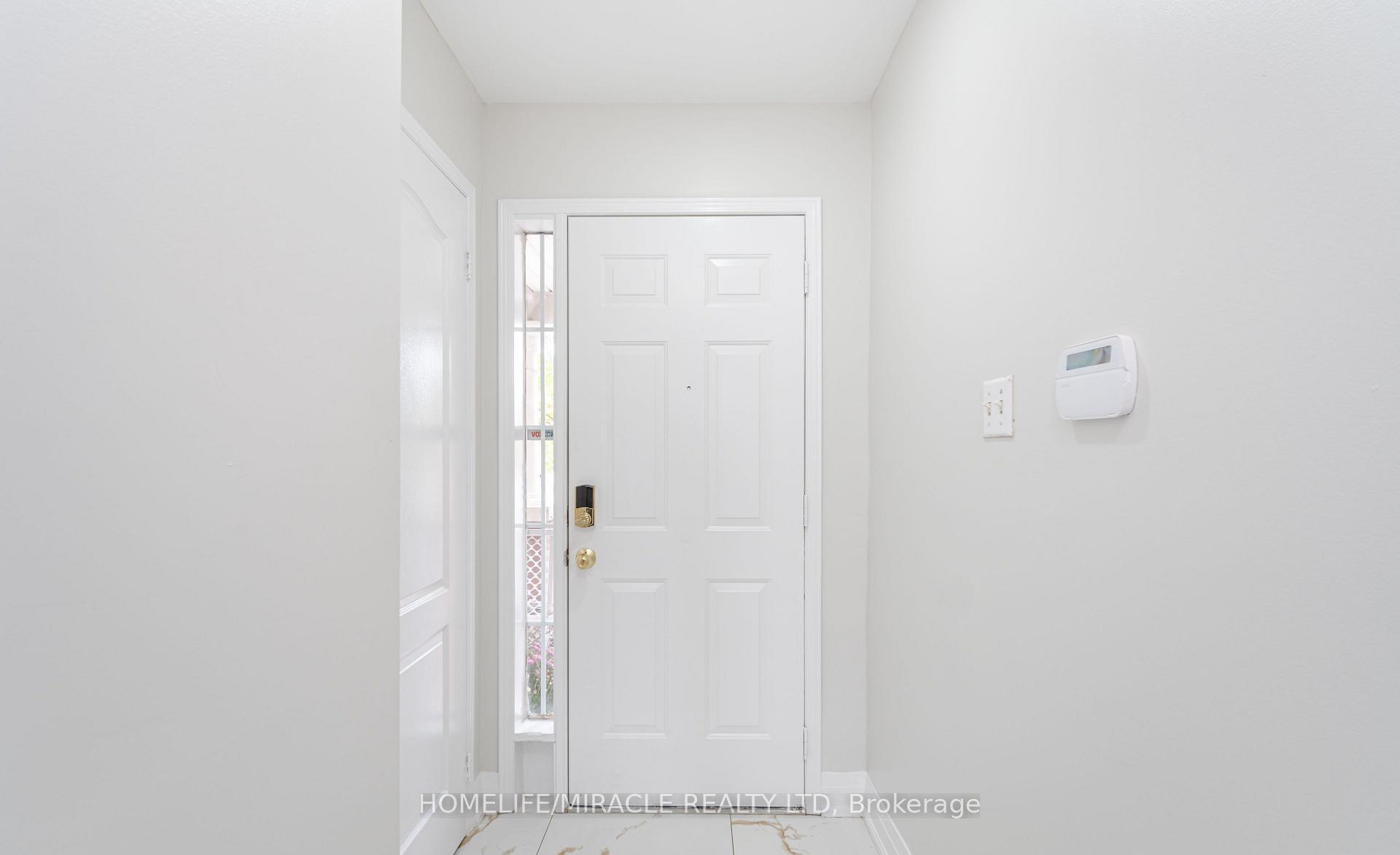 Photo 3 of 10 Hackberry Gate, Brampton, Sandringham-Wellington North — HOMEH