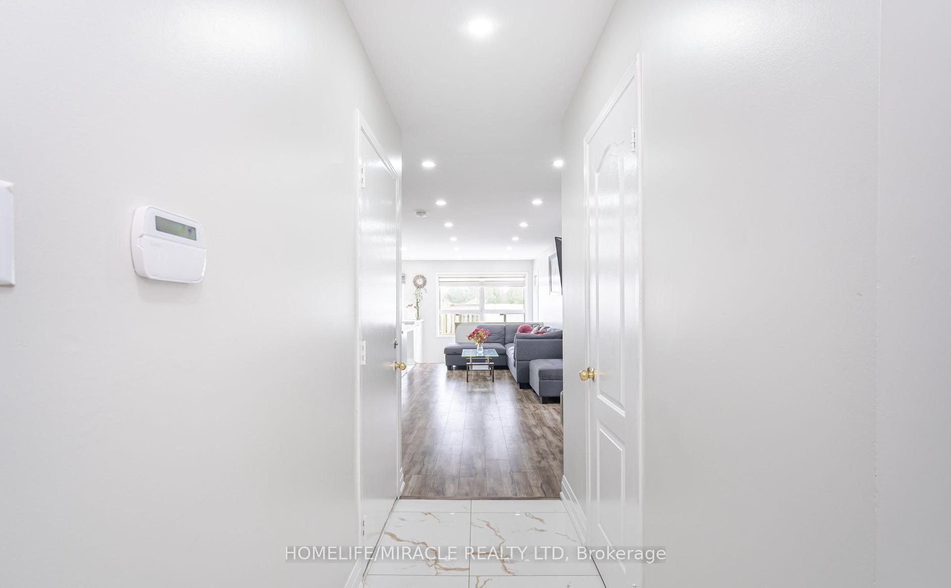 Photo 7 of 10 Hackberry Gate, Brampton, Sandringham-Wellington North — HOMEH