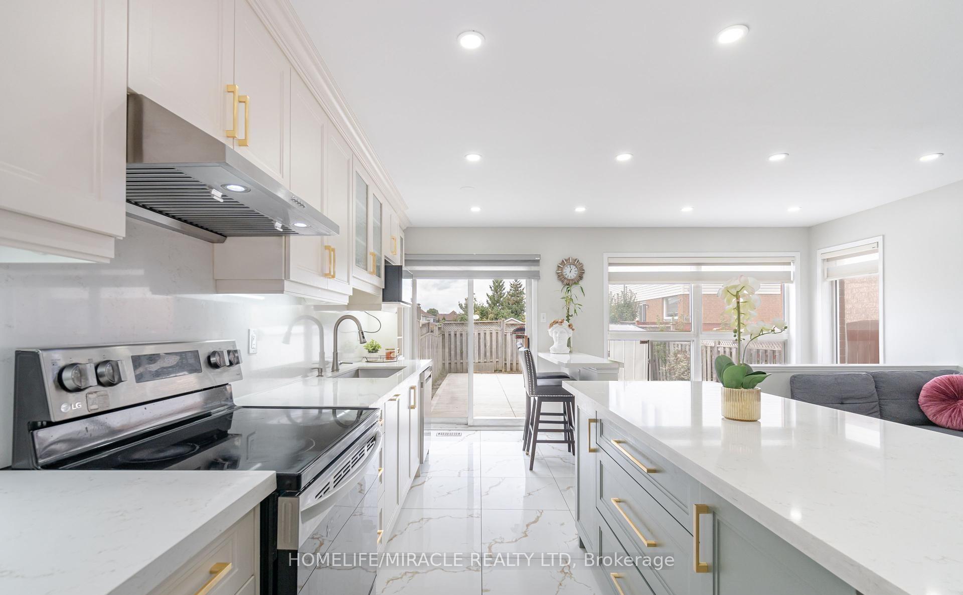 Photo 11 of 10 Hackberry Gate, Brampton, Sandringham-Wellington North — HOMEH