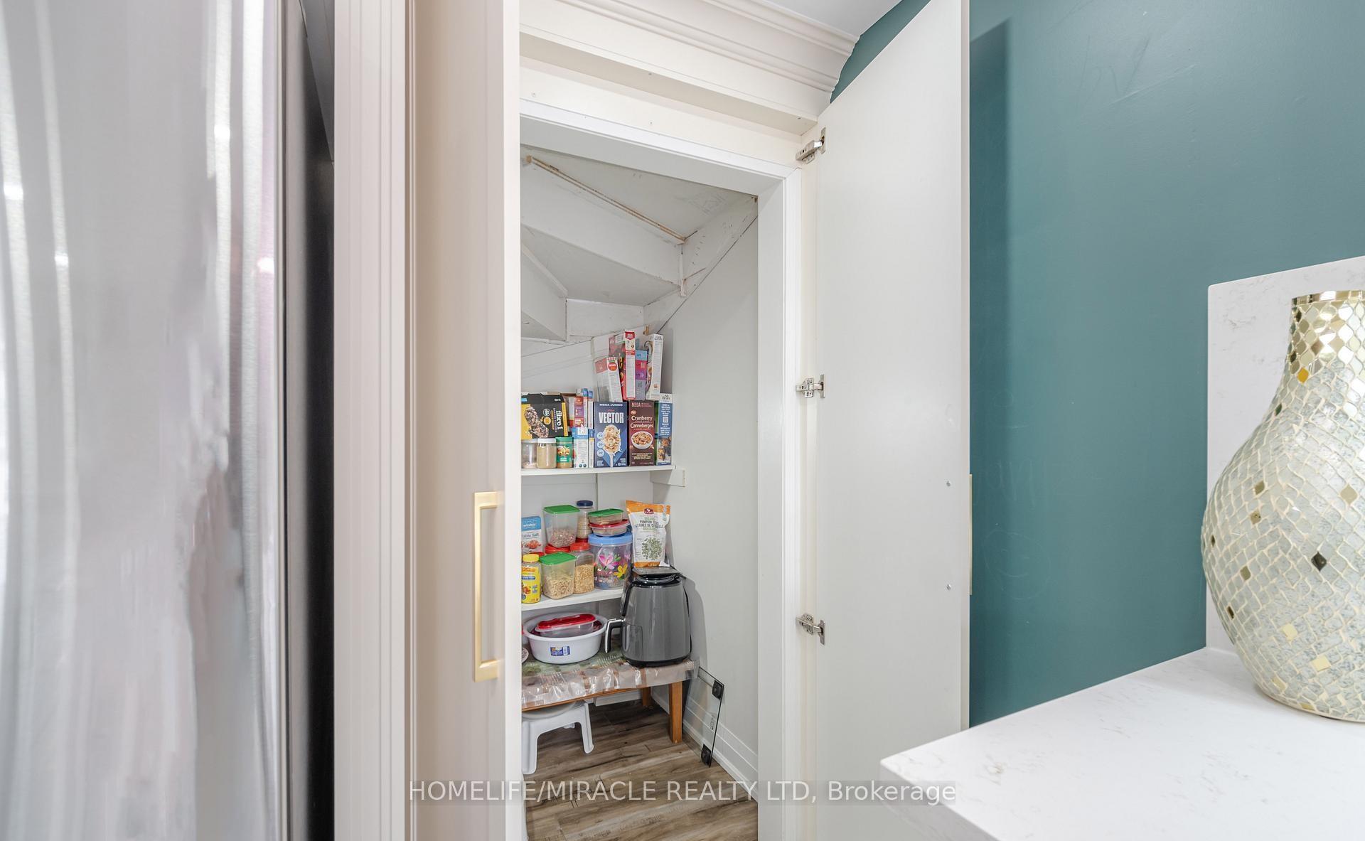 Photo 12 of 10 Hackberry Gate, Brampton, Sandringham-Wellington North — HOMEH