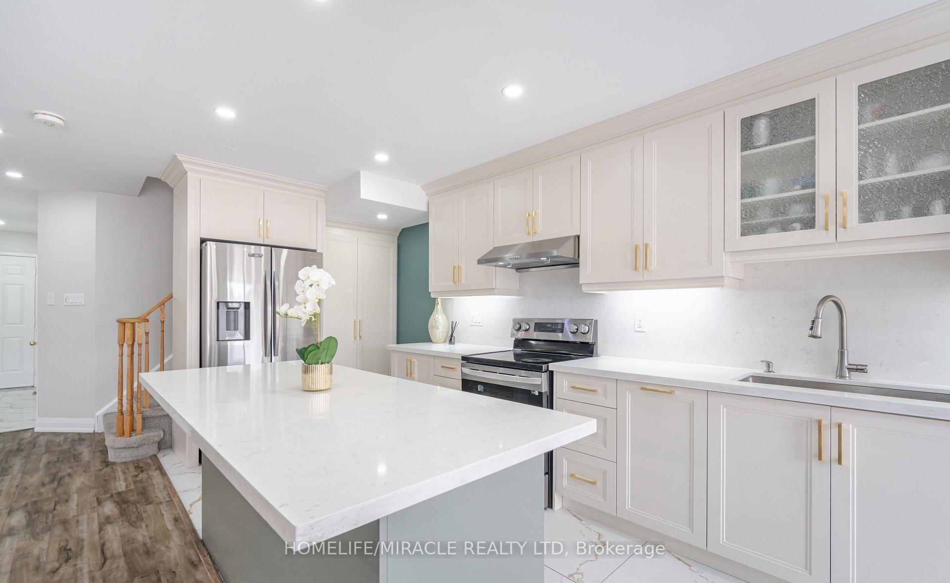 Photo 13 of 10 Hackberry Gate, Brampton, Sandringham-Wellington North — HOMEH