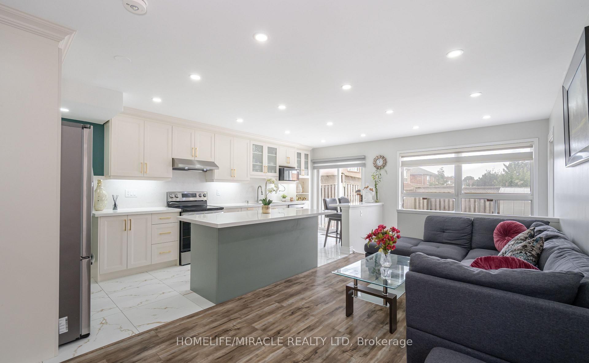 Photo 14 of 10 Hackberry Gate, Brampton, Sandringham-Wellington North — HOMEH