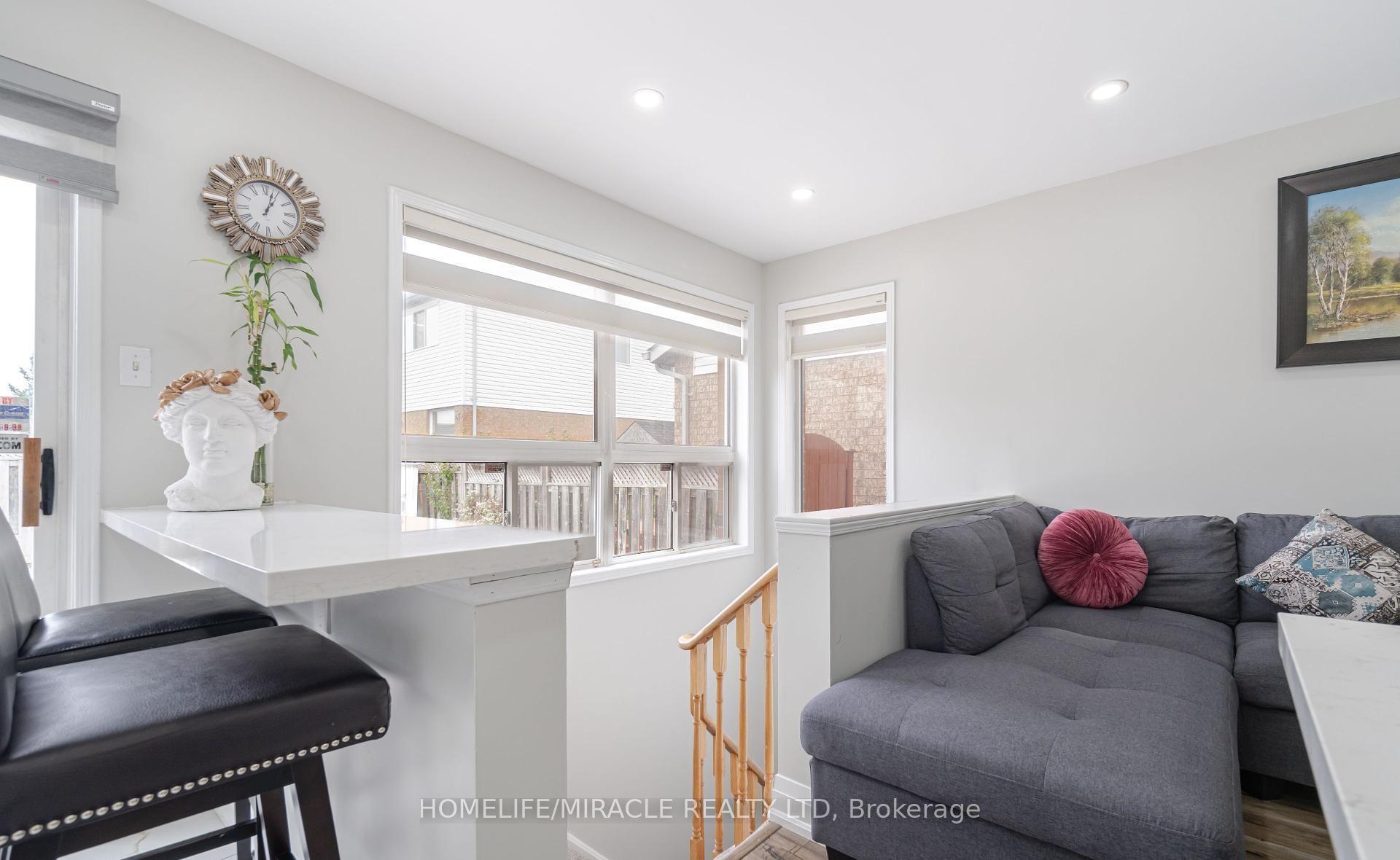 Photo 15 of 10 Hackberry Gate, Brampton, Sandringham-Wellington North — HOMEH