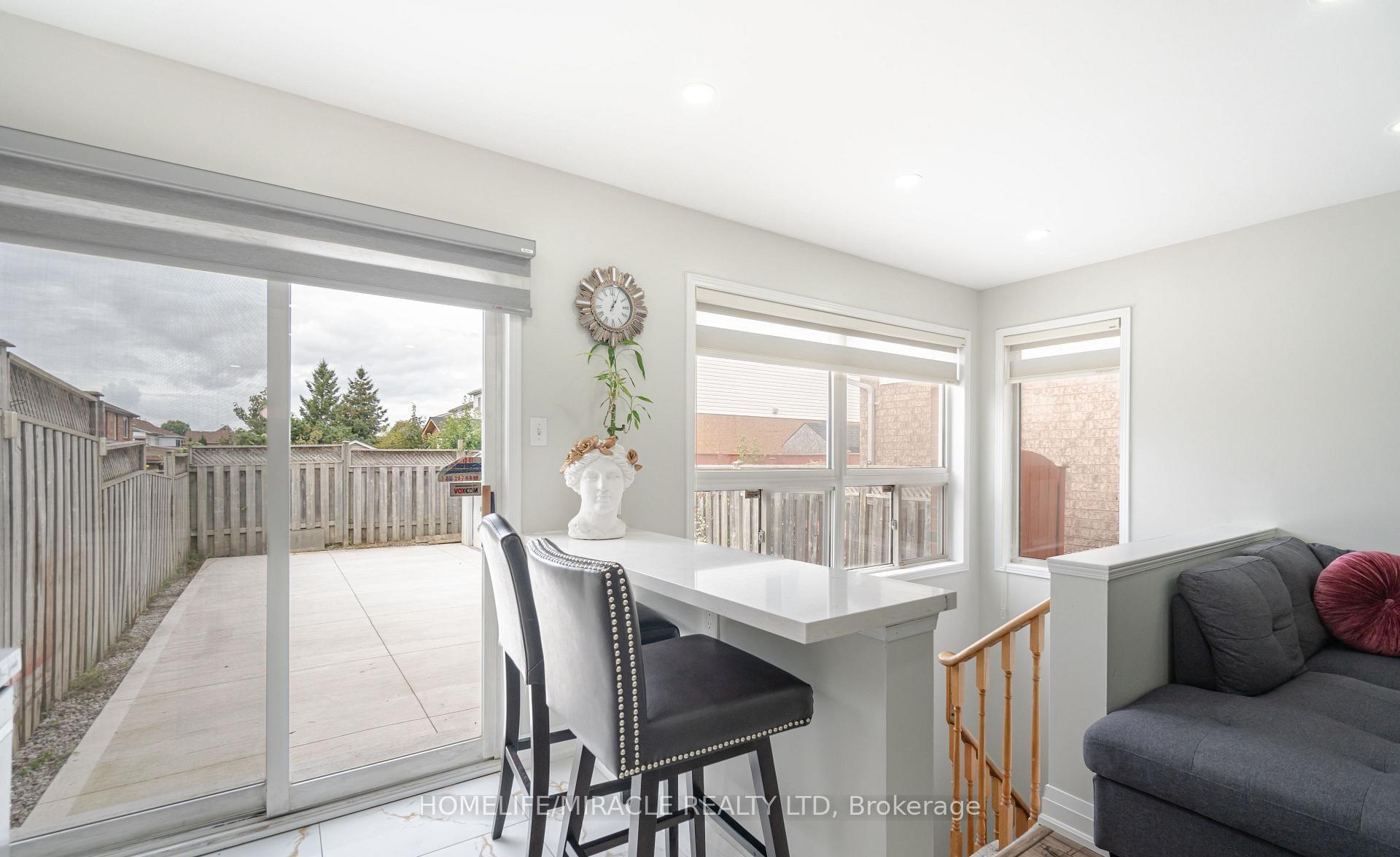 Photo 18 of 10 Hackberry Gate, Brampton, Sandringham-Wellington North — HOMEH