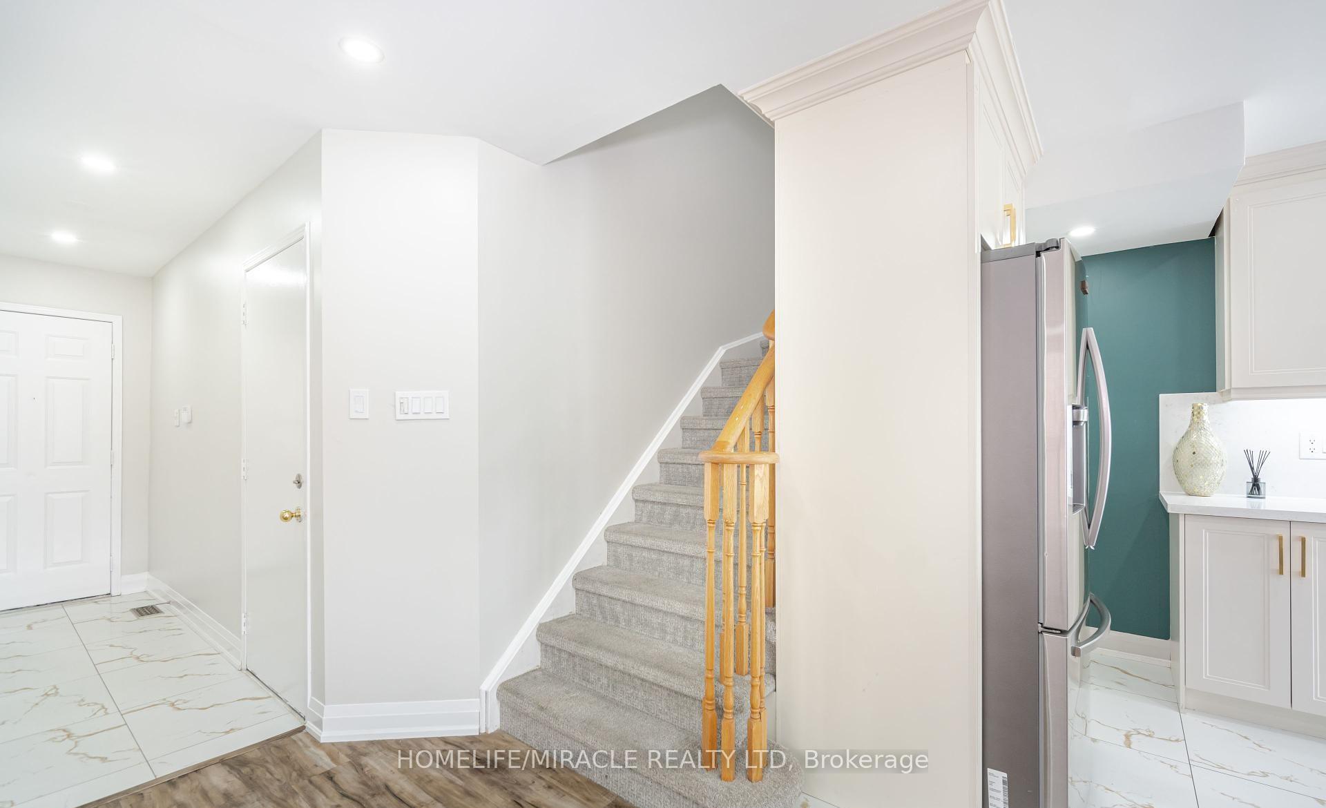 Photo 17 of 10 Hackberry Gate, Brampton, Sandringham-Wellington North — HOMEH