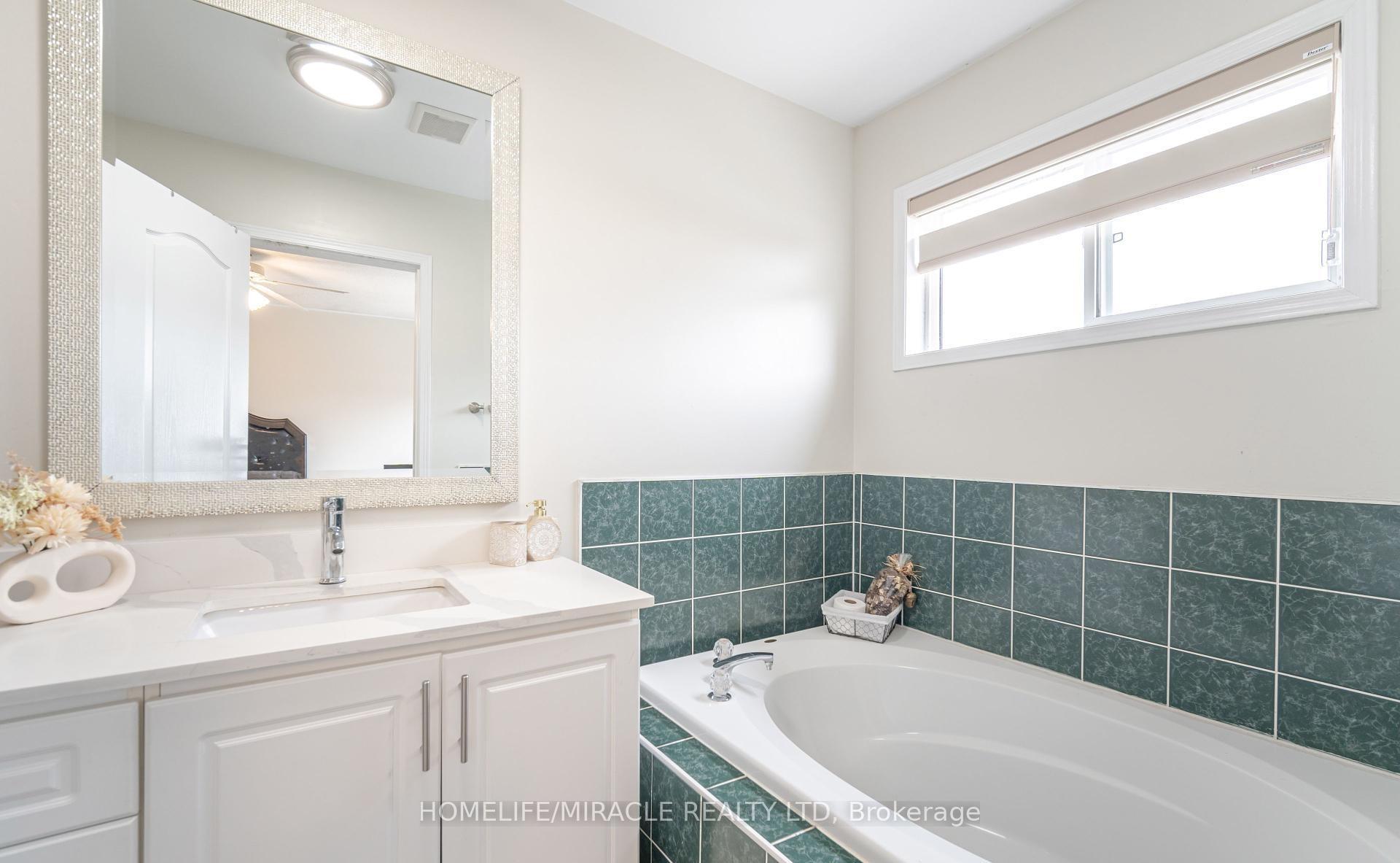 Photo 25 of 10 Hackberry Gate, Brampton, Sandringham-Wellington North — HOMEH