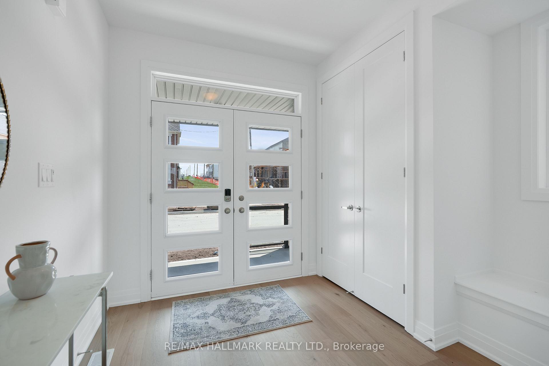 Photo 3 of 24 Yorkshire Drive, Barrie, Rural Barrie Southeast — HOMEH