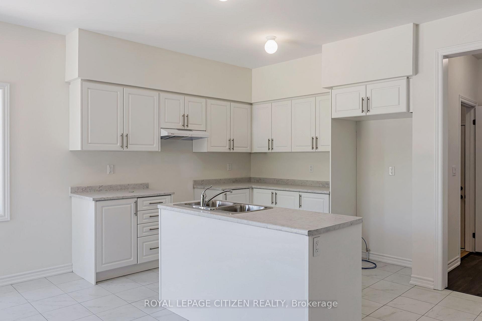 Photo 5 of 122 Hawkins Street, Georgina, Sutton & Jackson's Point — HOMEH