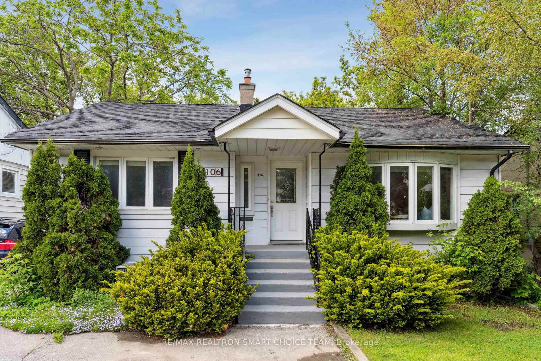 Front of 106 Steeles Avenue E