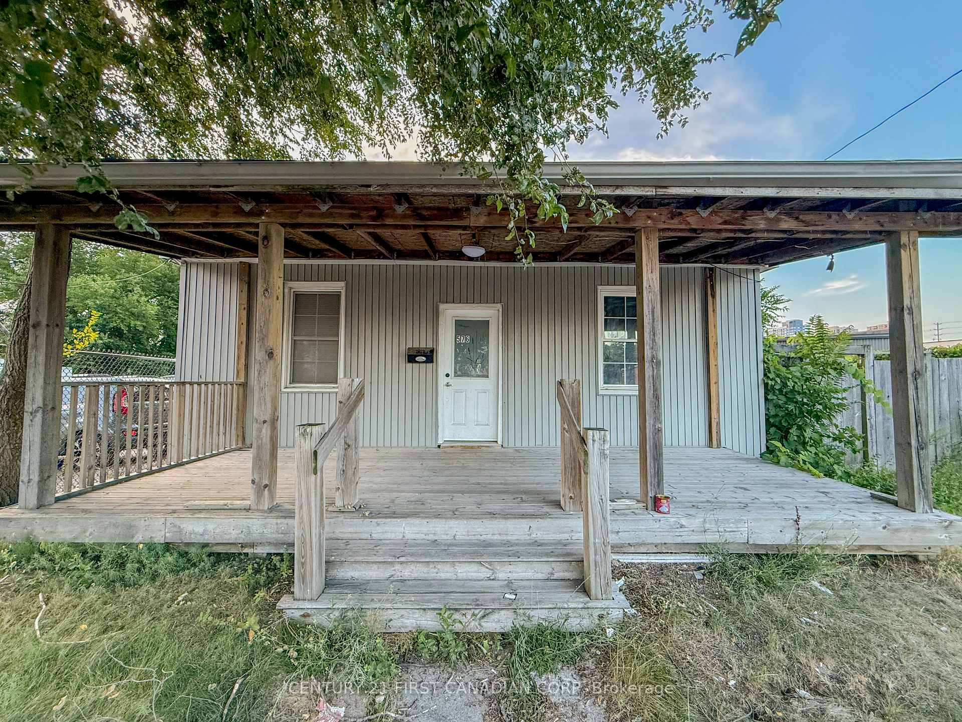 Front of 576 Horton Street E
